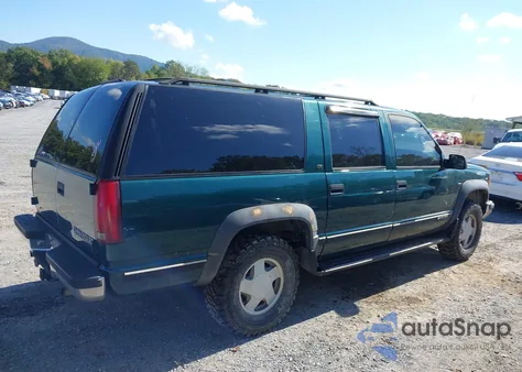1998 Chevrolet Suburban 1500 z USA, uszkodzony, nr VIN 3GNFK16R9WG139863